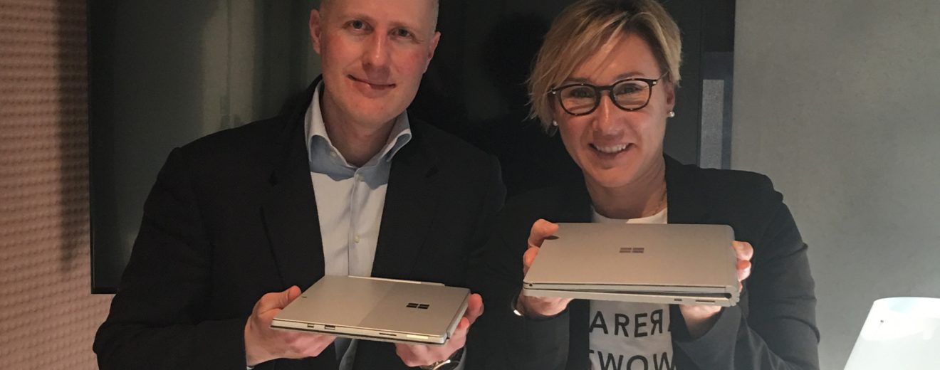 Enrico Rovacchi di Surface Phone Italia con Lorenza Poletto Category Manager Surface Microsoft Italia